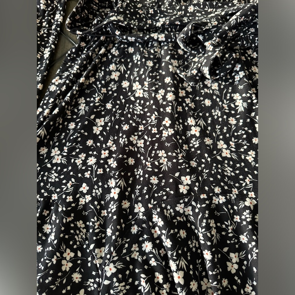 5 for $20 Deal- Trixxi Long Sleeve Floral Faux Wrap Dress- Size Small - Picture 2 of 5